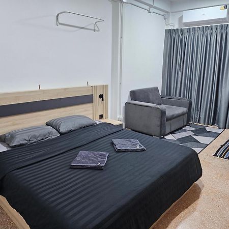 Urban Jungle Hostel Bangkok Ngoại thất bức ảnh
