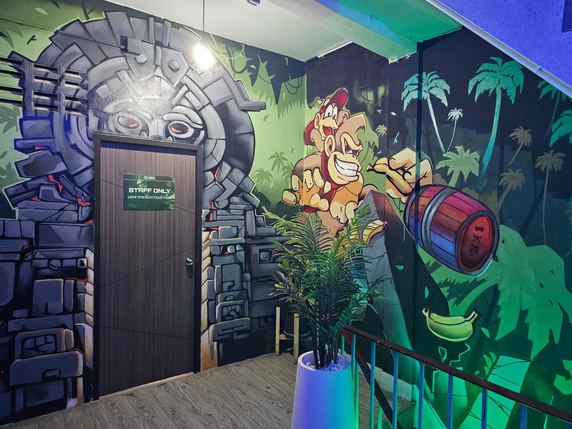 Urban Jungle Hostel Bangkok Ngoại thất bức ảnh