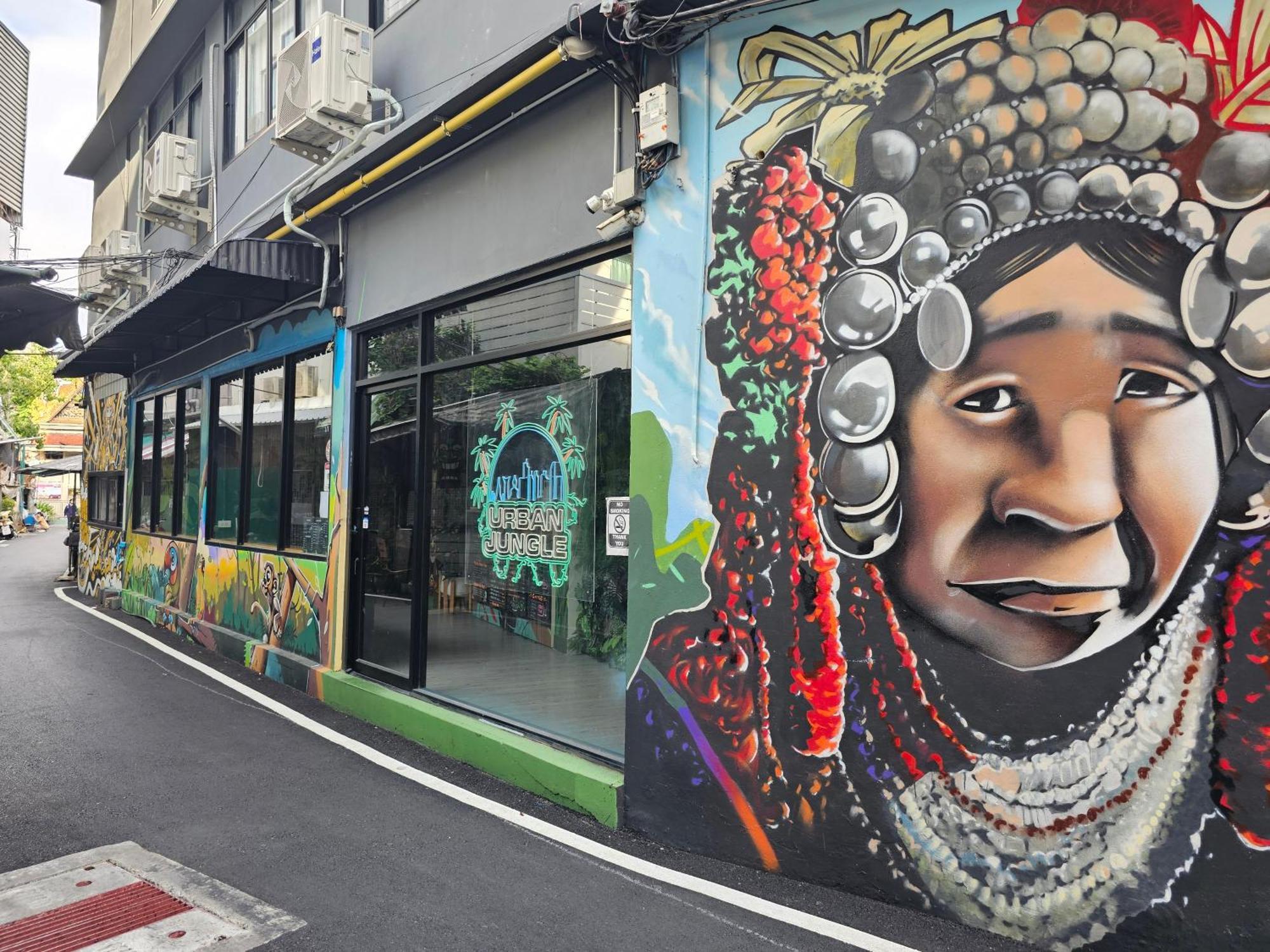 Urban Jungle Hostel Bangkok Ngoại thất bức ảnh