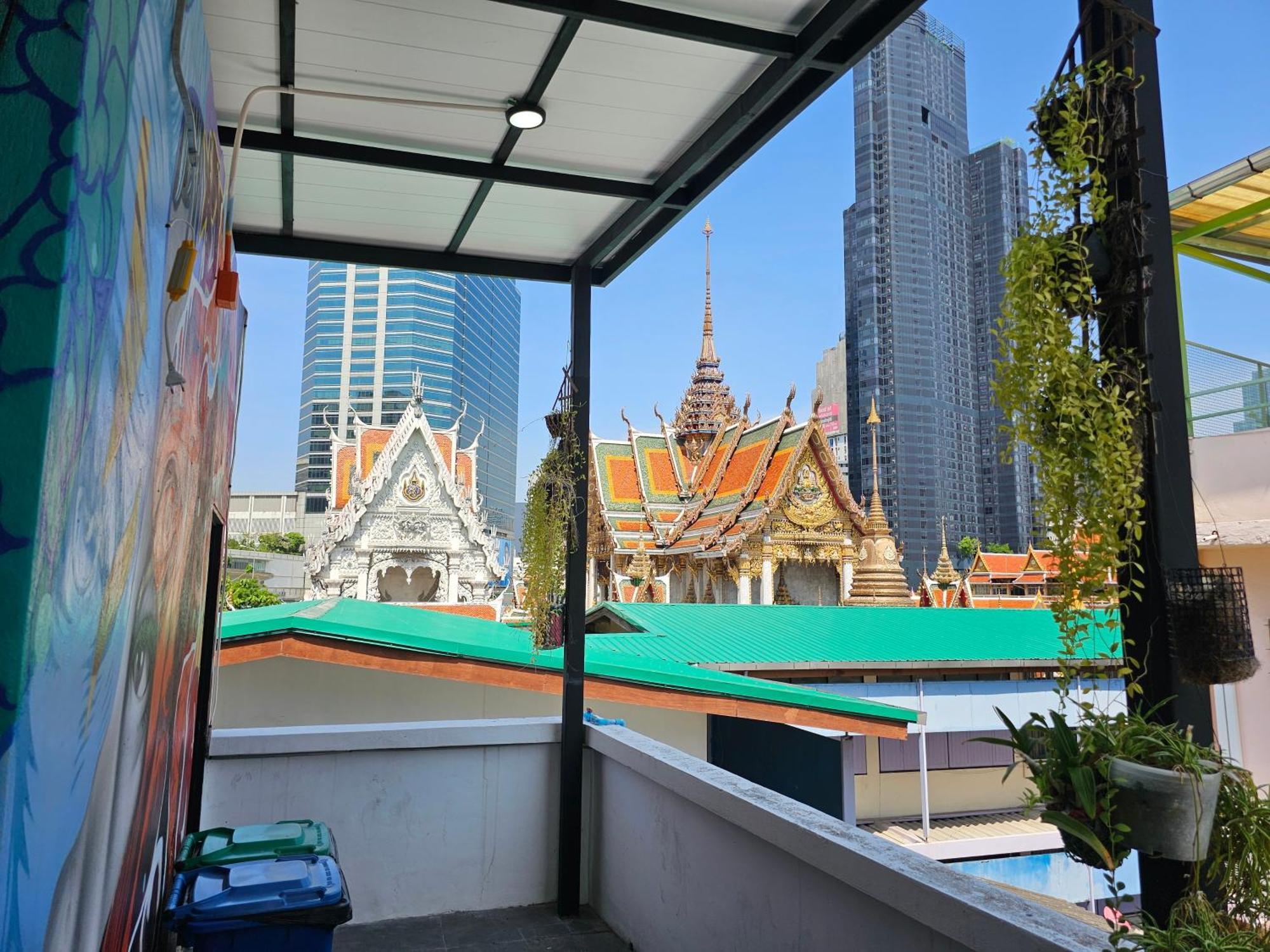 Urban Jungle Hostel Bangkok Ngoại thất bức ảnh