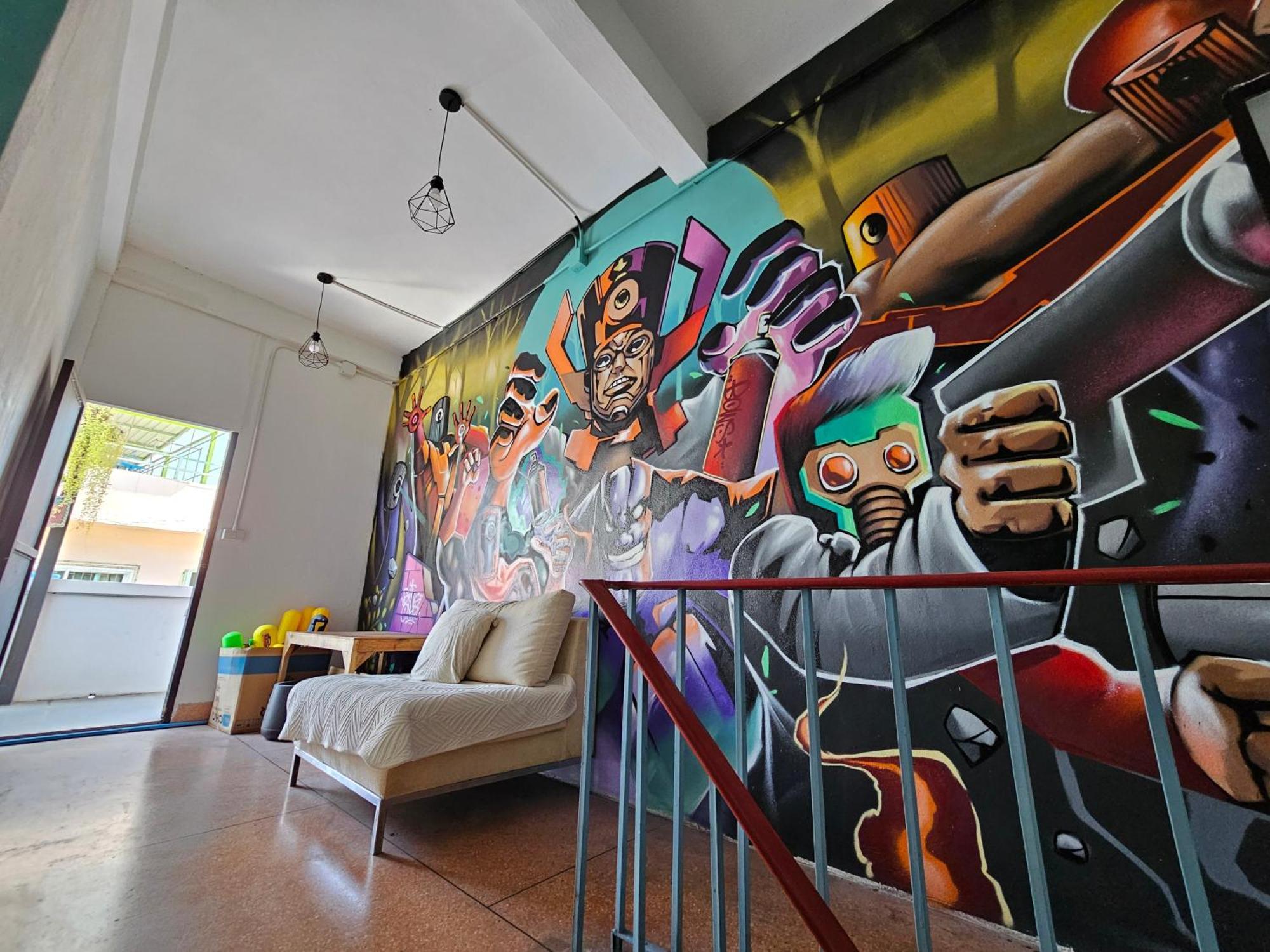 Urban Jungle Hostel Bangkok Ngoại thất bức ảnh