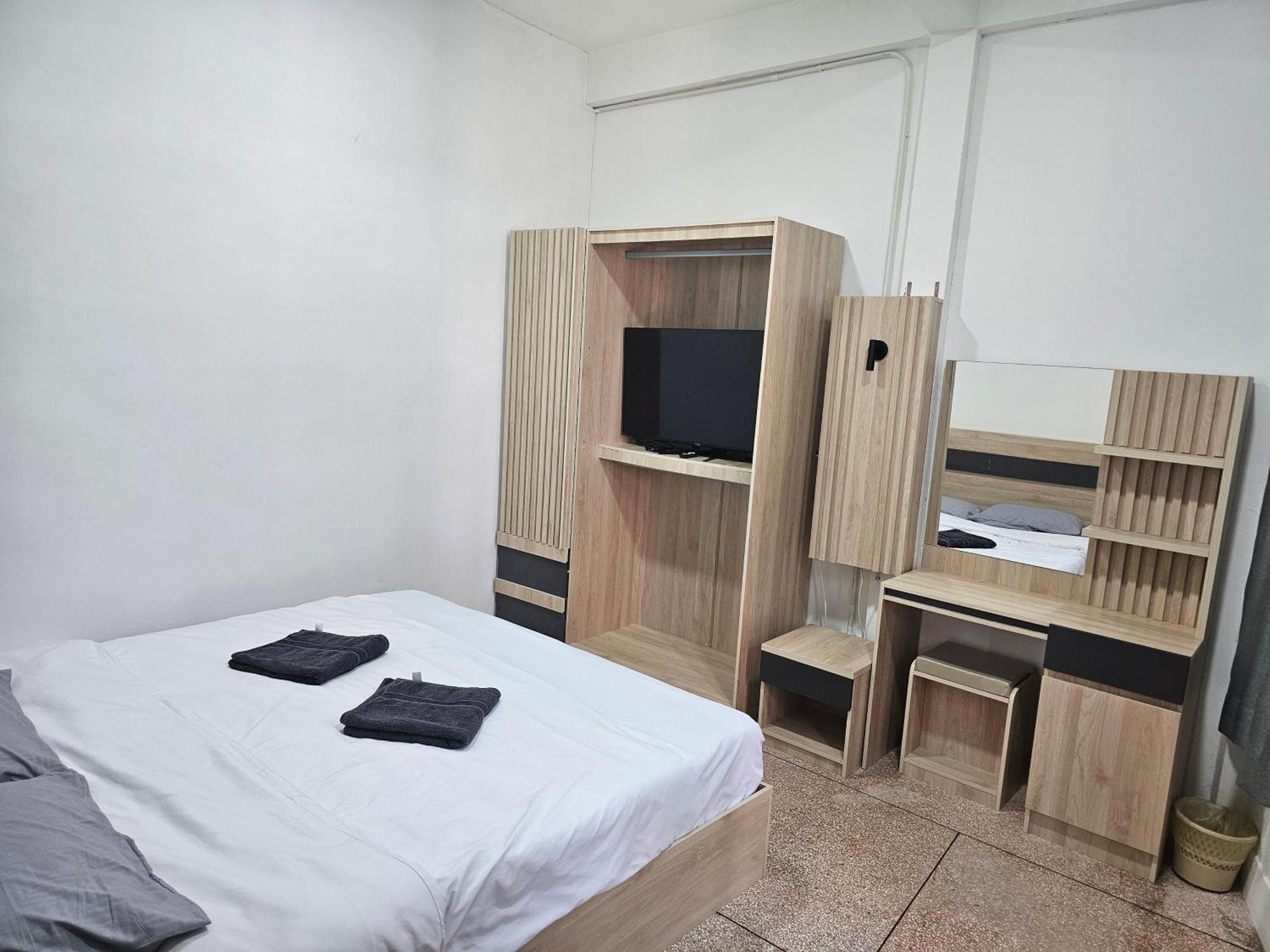 Urban Jungle Hostel Bangkok Ngoại thất bức ảnh