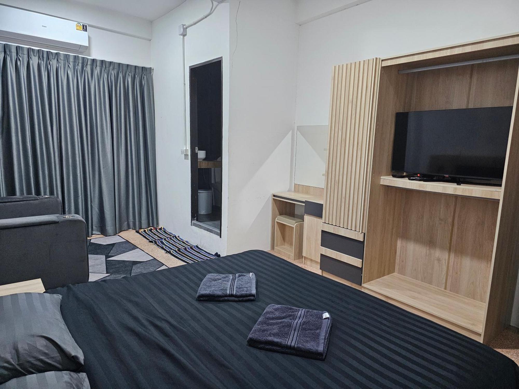 Urban Jungle Hostel Bangkok Ngoại thất bức ảnh